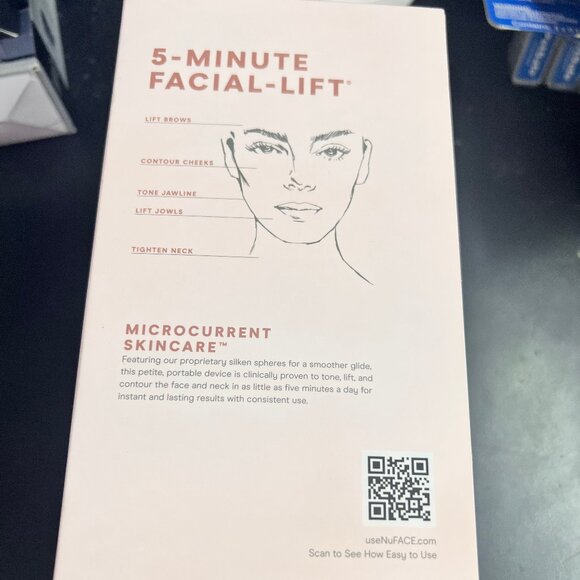 MINI+ Petite Facial Toning Microcurrent Kit + facial toning device - Picture 2 of 5